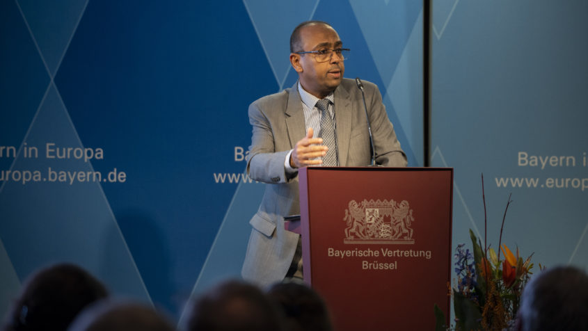 Mohamed Igueh Ofleh, Afrikanische Union, betont die besondere Partnerschaft zwischen Europa und Afrika, die auf gemeinsamen politischen Zielen basiert. ©Zacharias Garcia