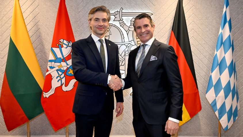 Der Außenminister der Republik Litauen, Kęstutis Budrys (links), und Europaminister Eric Beißwenger (rechts).