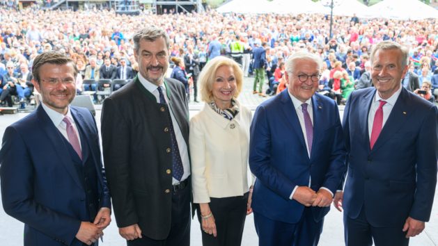 Eröffnung des Deutschen Chorfests in Nürnberg (v.l.n.r.): Der Oberbürgermeister der Stadt Nürnberg, Marcus König, Ministerpräsident Dr. Markus Söder, die zweite Bürgermeisterin der Stadt Nürnberg, Prof. Dr. Julia Lehner, Bundespräsident Frank-Walter Steinmeier und der Präsident des Deutschen Chorverbandes, Bundespräsident a.D. Christian Wulff.