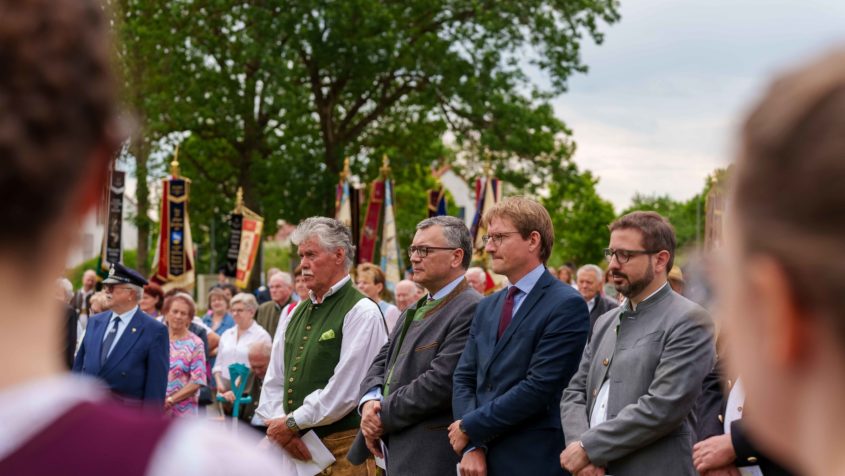 Anlässlich des Jubiläums „150 Jahre Freiwillige Feuerwehr Dietersheim“ findet ein Festzug statt. © Enrico Maierthaler, Johannes Hegering / Freiwillige Feuerwehr Dietersheim