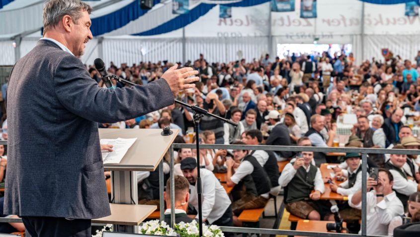Ministerpräsident Dr. Markus Söder zu Gast bei der Eröffnung des 50. Allershausener Volksfestes.