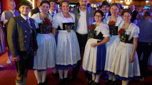 © Bayerische Staatskanzlei | Henning Schacht "Wir sind ein hervorragendes Team für eine starke Verbindung zwischen Bayern und Berlin. Bayern ist ein freundliches, offenes Land mit Innovationen und Traditionen – und ein Land der Gastgeber. Vielen Dank allen Besuchern für den schönen Abend voller Lebensfreude." - Ministerpräsident Dr. Markus Söder. © Bayerische Staatskanzlei | Henning Schacht