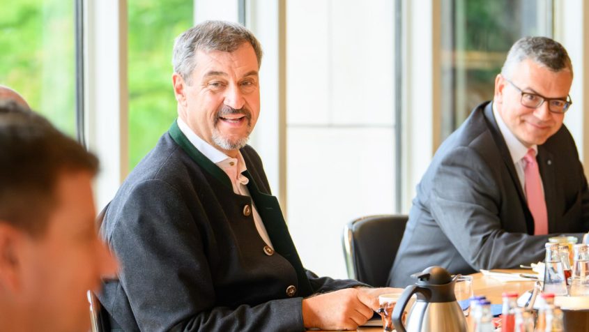 Ministerpräsident Dr. Markus Söder leitet die Sitzung des Ministerrates.