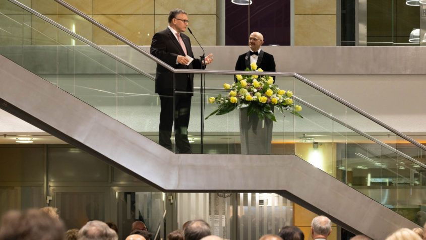Staatsminister Dr. Florian Herrmann: "Glanzvoller Auftakt in Bayreuth! Mit Francesco Cavallis 'Pompeo Magno' eröffnete das Bayreuth Baroque Opera Festival 2025 im prachtvollen Markgräflichen Opernhaus. Ein Fest für Augen und Ohren! Bravissimo!" © Clemens Manser Photography