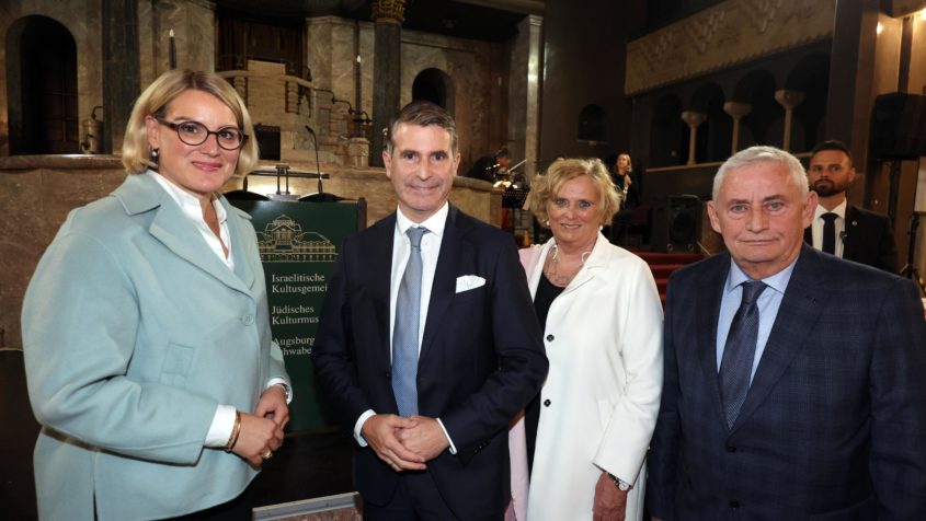 251029_40 Jahre Synagoge Augsburg_FR_4 Augsburgs Oberbürgermeisterin Eva Weber, Europaminister Eric ...