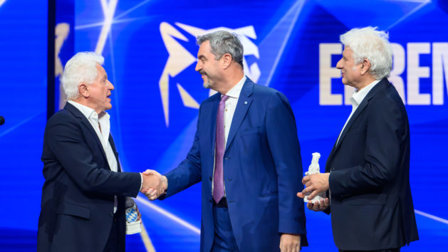 251022_Blauer Panther_FR_3 "Miroslav Nemec und Udo Wachtveitl haben den Ehrenpreis mehr als verdient. Der Blaue Panther ist das Highlight für Fernsehen und die Medienbranche. Medien sind unverzichtbar für unsere lebendige Demokratie. Herzlichen Glückwunsch an alle Preisträger und Kulturschaffenden. Sie bereichern unser Leben und stärken mit ihrer Kreativität den gesellschaftlichen Zusammenhalt." - Ministerpräsident Dr. Markus Söder.