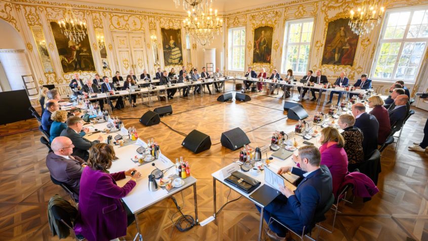 251028_Kabinett_FR_1 Das Bayerische Kabinett tagt im Beisein der Regierungspräsidentin ...