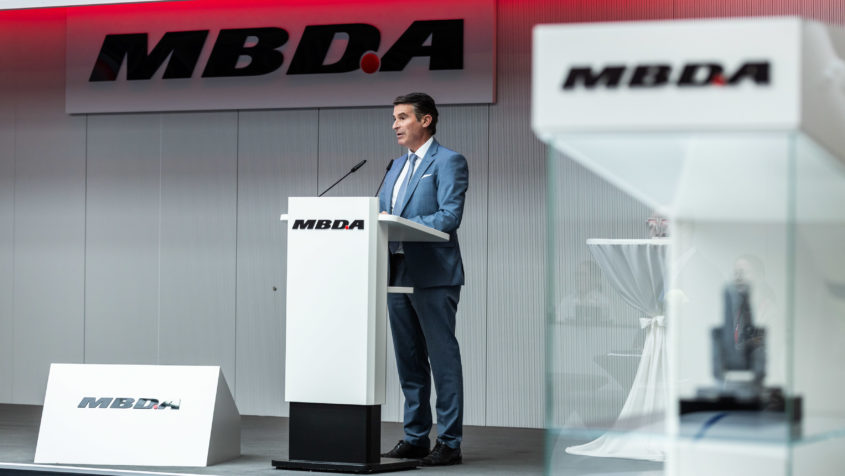 251021_MBDA Deutschland_FR_1 Europaminister Eric Beißwenger hält eine Rede beim Light lunch "Enablement, Resilience & Total Defence" mit einer Delegation der Ständigen Vertreter im Nordatlantikrat. © MBDA Deutschland GmbH