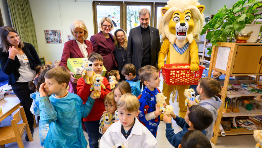 251028_Kita-Besuch in Augsburg_FR_4 Ministerpräsident Dr. Markus Söder zum Besuch in der städtische ...