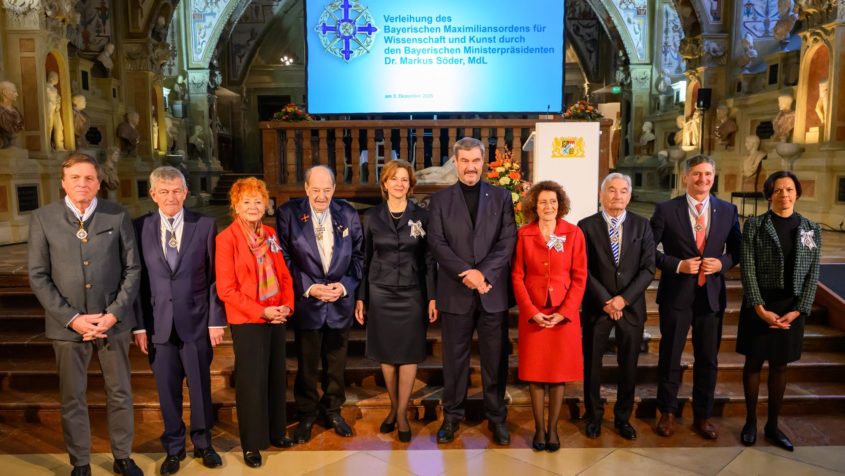 Gruppenbild+mit+Ministerpr%C3%A4sident+Dr.+Markus+S%C3%B6der+und+den+ausgezeichneten+Pers%C3%B6nlichkeiten+aus+Wissenschaft+und+Kunst.