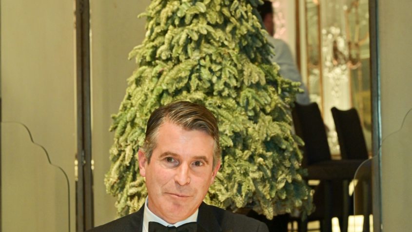 Europaminister Eric Bei&szlig;wenger h&auml;lt eine Rede. Bild: Studio SX HEUSER