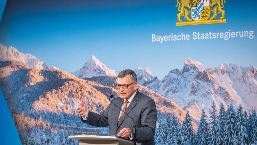 In der Pressekonferenz informiert Staatskanzleiminister Dr. Florian Herrmann &uuml;ber die wesentlichen Ergebnisse der Kabinettssitzung.