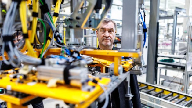 Ministerpräsident Dr. Markus Söder bei der Eröffnung des Achsmontagewerks der thyssenkrupp Automotive Systems GmbH in Allershausen.