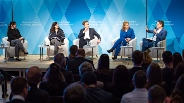 Die Teilnehmenden der Podiumsdiskussion.