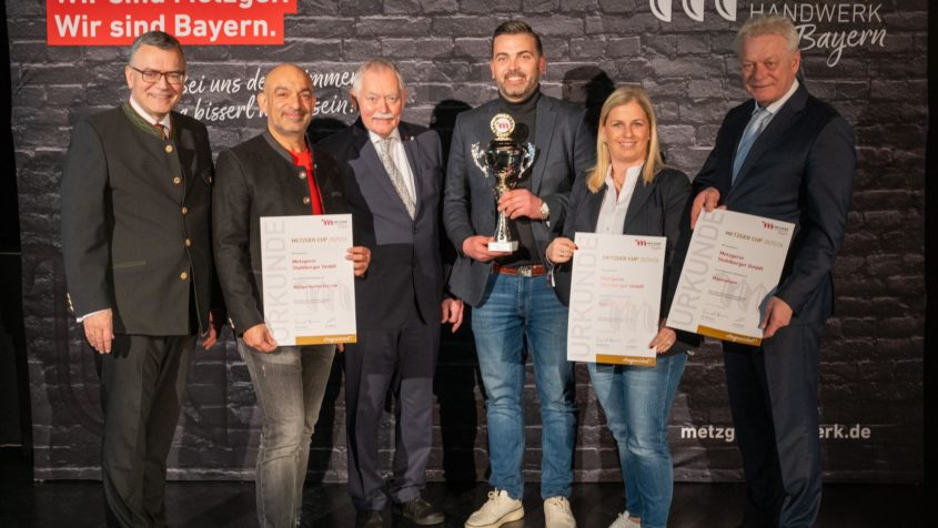 "Herzlichen Gl&uuml;ckwunsch allen Preistr&auml;gerinnen und Preistr&auml;gern sowie ein gro&szlig;es Dankesch&ouml;n an den Landesinnungsverband und alle Betriebe f&uuml;r ihren t&auml;glichen Einsatz." - Staatsminister Dr. Florian Herrmann.