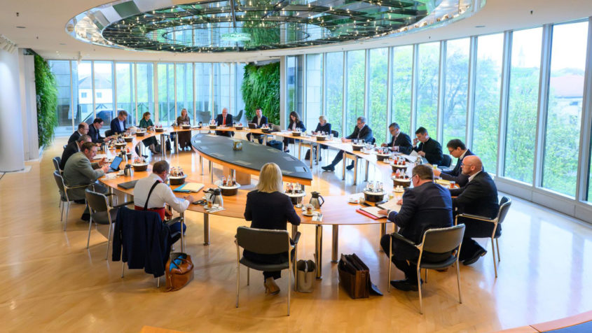 Das Bayerische Kabinett tagt im Ministerratssaal der Bayerischen Staatskanzlei.