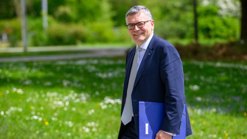 Nach der Kabinettssitzung: Staatskanzleiminister Dr. Florian ...