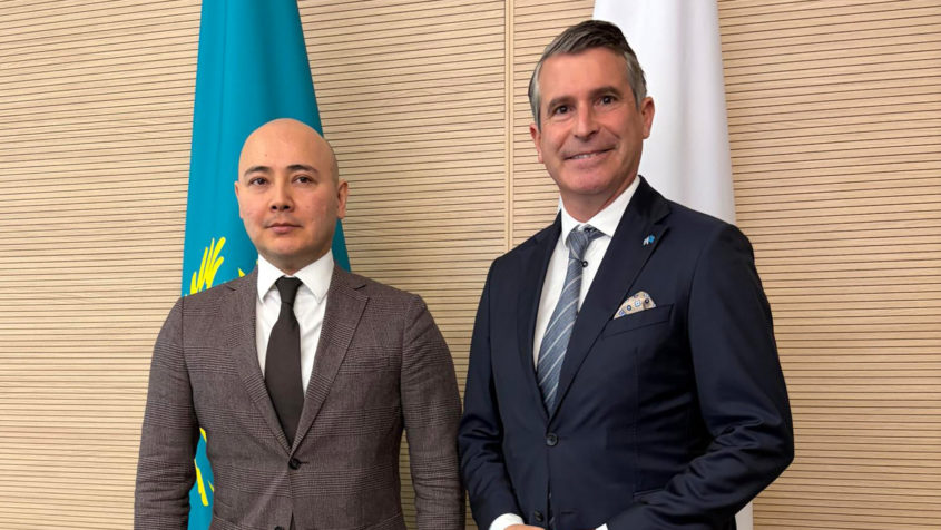 Der stellvertretende Minister für internationale Angelegenheiten ...