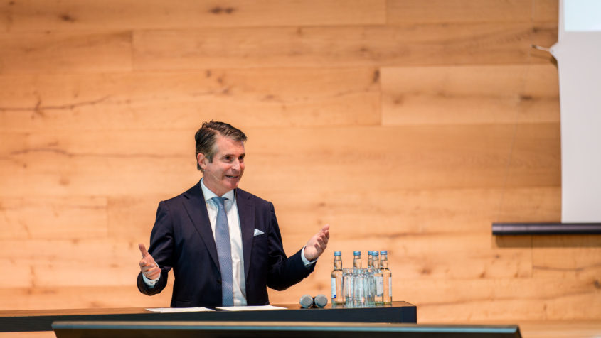 Staatsminister Eric Bei&szlig;wenger h&auml;lt beim GIF Business Summit: Allg&auml;u Edition der German-Indian Foundation e.V. eine Rede. &copy; German-Indian Foundation e.V.