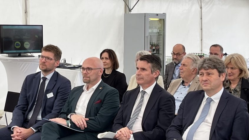 Der Vorstandsvorsitzende der SGL Carbon SE, Andreas Klein, Digitalminister ...