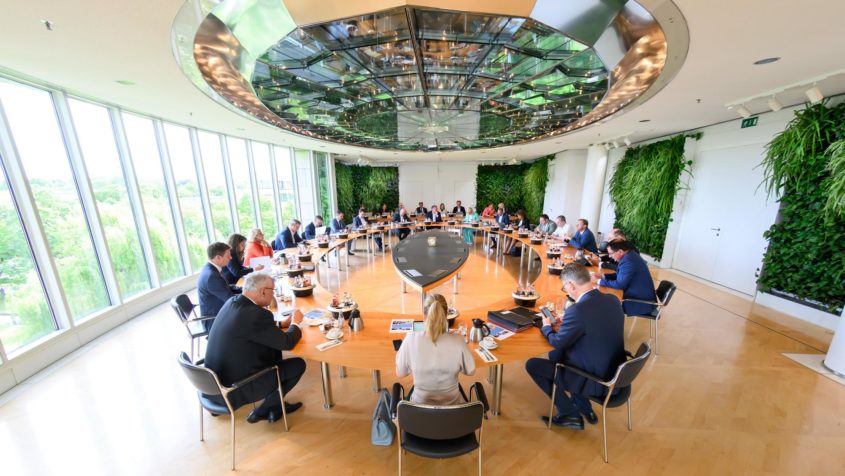 Das Bayerische Kabinett tagt im Ministerratssaal der Bayerischen Staatskanzlei.