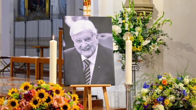 Pontifikalrequiem zu Ehren des verstorbenen Staatsministers a. D. Professor Dr. Hans Maier im Dom zu Unserer Lieben Frau in München.