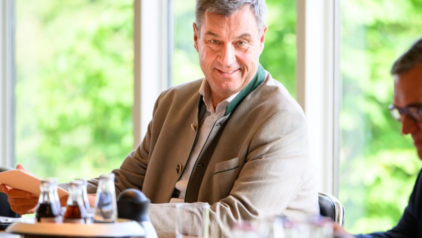 Ministerpr&auml;sident Dr. Markus S&ouml;der leitet die Sitzung des Ministerrats.