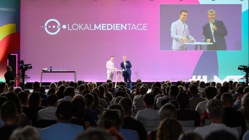 Ministerpräsident Dr. Markus Söder im Gespräch mit Moderator ...