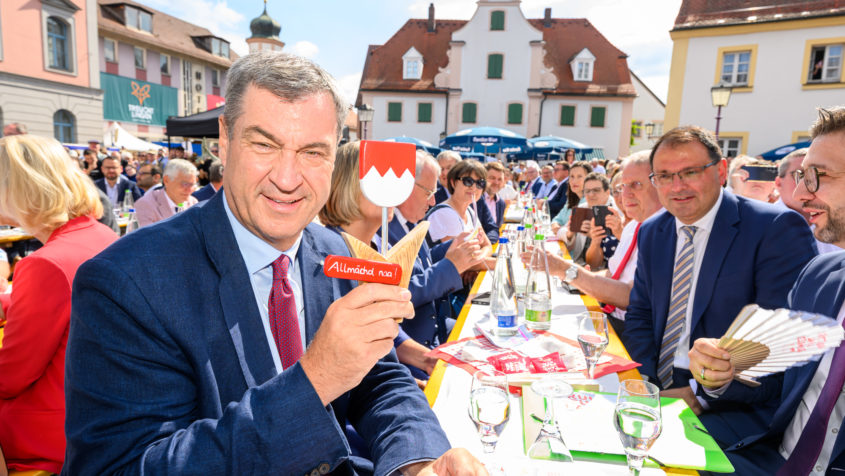 In Treuchtlingen nimmt Ministerpräsident Dr. Markus Söder am Tag der Franken teil.