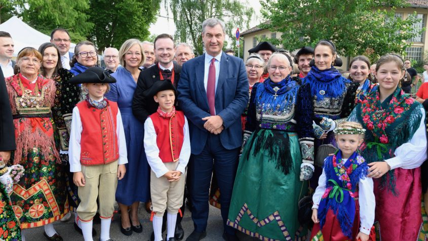 Gruppenbild mit Ministerpräsident Dr. Markus Söder und Teilnehmern ...
